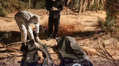 خلال انتشال الجثث