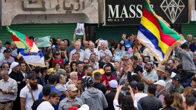 راية الدروز خلال احتجاج في السويداء