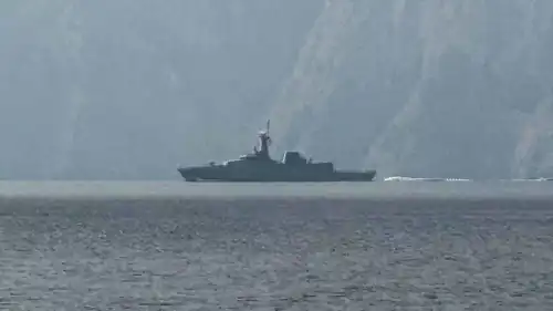 سفينة في مضيق هرمز