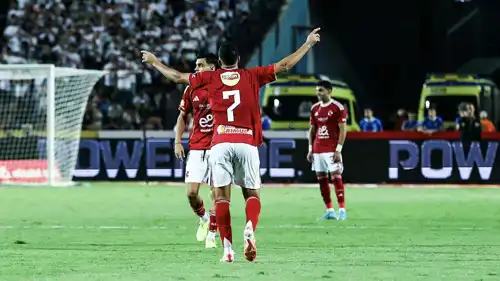 تريزيغيه يحتفل أمام جماهير الزمالك