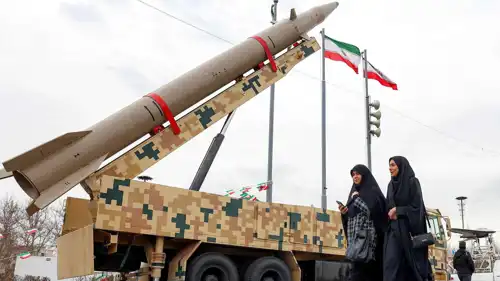 مركبة إطلاق صواريخ باليستية في طهران 