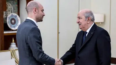 الرئيس الجزائري ووزير الخارجية الفرنسي في لقاء سابق