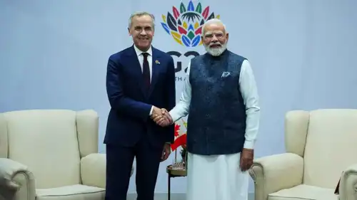 رئيس الوزراء الكندي مارك كارني ونظيره الهندي ناريندرا مودي.