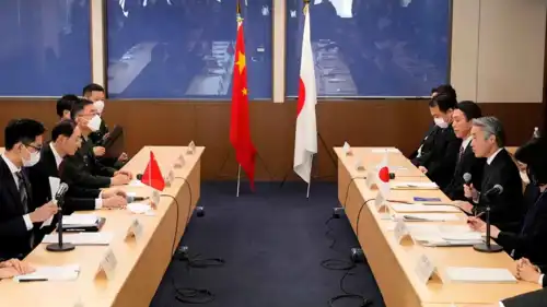 دبلوماسيين من اليابان والصين