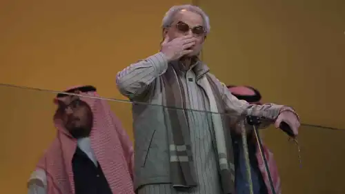 الوليد بن طلال في مدرجات ملعب المملكة أرينا