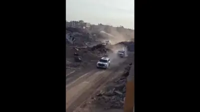 مركبات الصليب الأحمر متوجهة لاستلام المختطفات