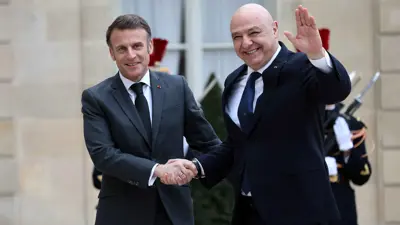 ماكرون خلال استقباله عون