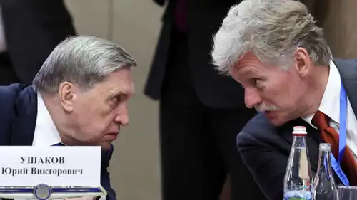 يوري أوشاكوف وديمتري بيسكوف