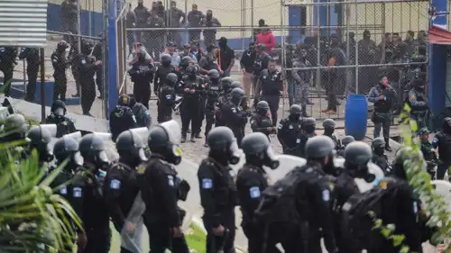 عناصر شرطة مكافحة الشغب في غواتيمالا