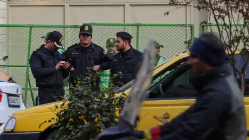 عناصر من الشرطة الإيرانية