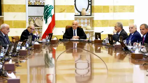 الرئيس اللبناني والحكومة خلال مناقشة مصير سلاح حزب الله