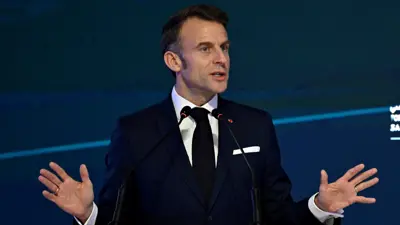  إيمانويل ماكرون 