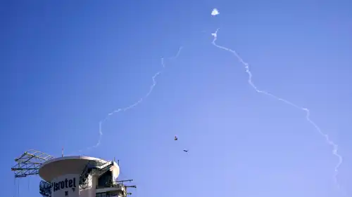 القبة الحديدية تعترض صاروخا سابقا فوق تل أبيب