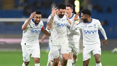 لاعبو الهلال يحتفلون بالفوز على الفيحاء