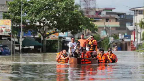  أثناء الإخلاء القسري في قرية في مدينة تيغويغاراو