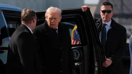 ترامب خلال توجهه إلى قاعدة "أندروز" الجوية المشتركة