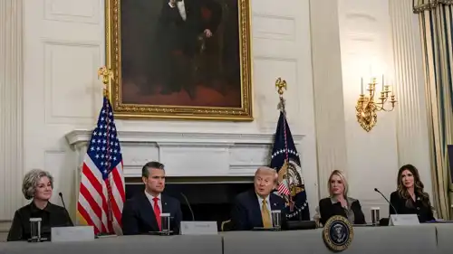 ترامب بين أركان إدارته