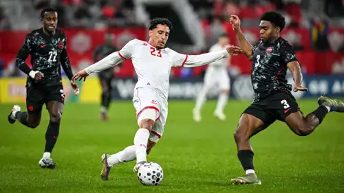 سيف الله اللطيف لاعب تونس في مباراة كندا