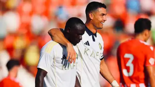 كريستيانو رونالدو وساديو ماني في مباراة النصر وألميريا