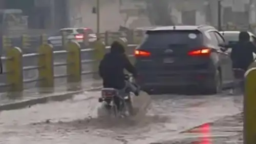 أمطار تغمر أحد شوارع سوريا