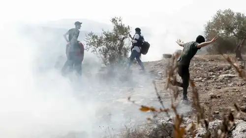 فلسطينيون يتصدون للاقتحامات في الضفة الغربية