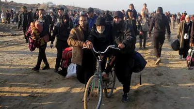 النازحون الغزيون يعودون إلى شمال القطاع