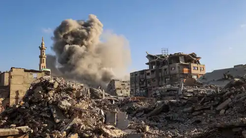 غارات إسرائيلية على مخيم البريج بقطاع غزة