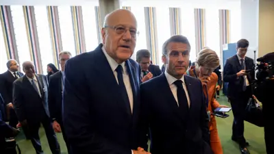 ماكرون مع رئيس الوزراء اللبناني نجيب ميقاتي