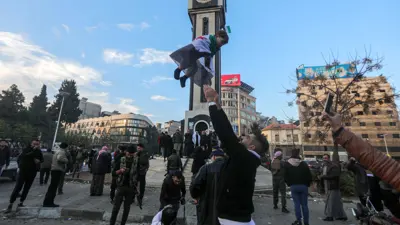 من الاحتفالات بسقوط النظام في قلب حمص