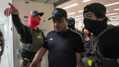 أحد المهاجرين المحتجزين في الولايات المتحدة