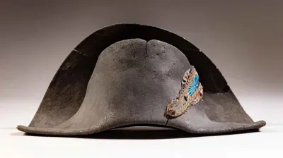 قبعة نابليون ذات القرنين