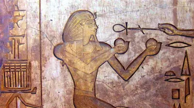 نحت بارز لتحتمس الثاني في مجمع معبد الكرنك