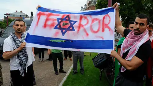 متظاهرون في أمستردام يتهمون إسرائيل بالإرهاب
