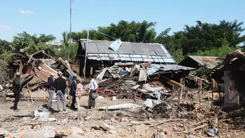 من آثار القصف على بورما