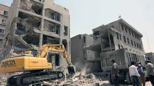 مبنى تضرر في غارات إسرائيل الأخيرة على طهران