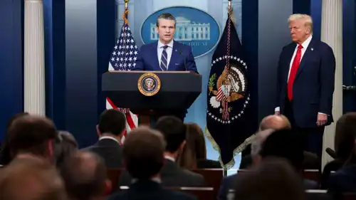 الرئيس الأمريكي دونالد ترامب ووزير الدفاع بيت هيغسيث