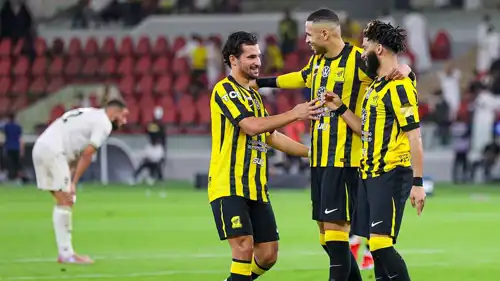 احتفال لاعبو الاتحاد بهدف الفوز في شباك الحزم