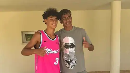 لامين يامال وكريستيانو جونيور