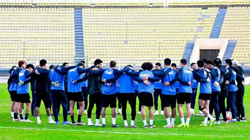 محمد عواد مع لاعبي الزمالك