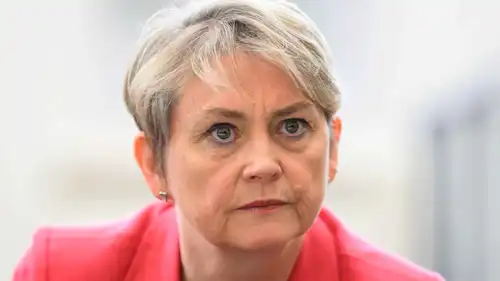  وزيرة الداخلية البريطانية إيفيت كوبر 