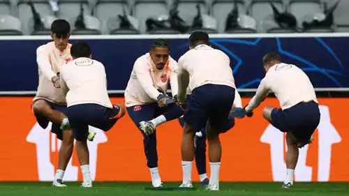 تدريب برشلونة في ملعب سانت جيمس بارك