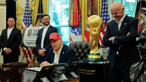 كأس العالم أمام الرئيس الأمريكي بالبيت الأبيض