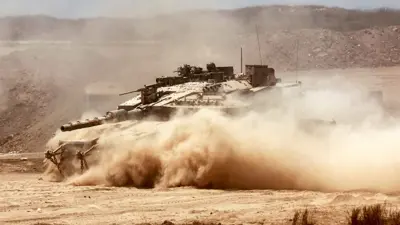 دبابة إسرائيلية قرب غزة