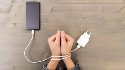 تعبيرية لتقليل استخدام الهواتف الذكية