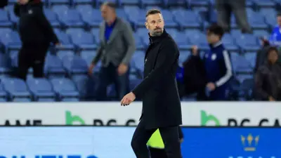 رود فان نيستلروي مدرب ليستر سيتي الإنجليزي