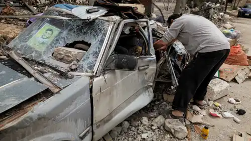 من آثار غارة إسرائيلية على صيدا اللبنانية