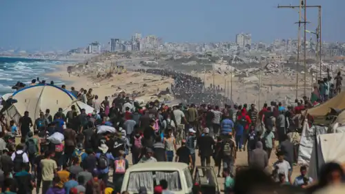 آلاف النازحين يعودون إلى مدينة غزة بعد سريان الاتفاق