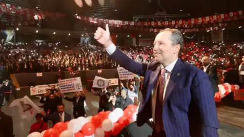 رئيس حزب "الرفاه من جديد" التركي فاتح أربكان