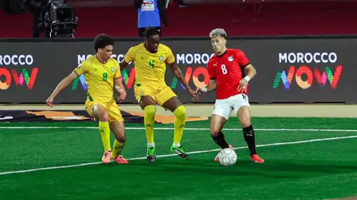 إمام عاشور في مباراة مصر وزيمبابوي