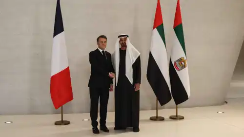 محمد بن زايد خلال استقباله نظيره الفرنسي